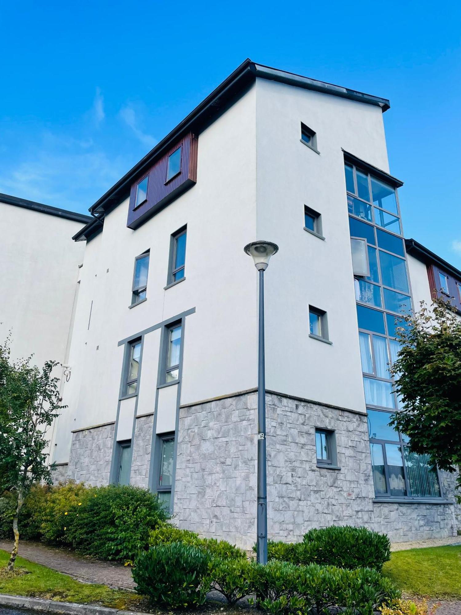 A Room In Central Park Apts Carrick-on-Shannon Exterior photo