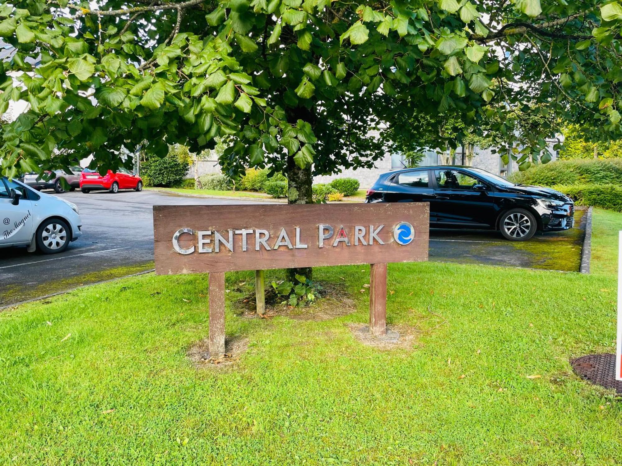 A Room In Central Park Apts Carrick-on-Shannon Exterior photo